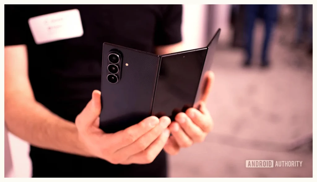 Aguascalientes: Optimización Producción con Galaxy Z TriFold